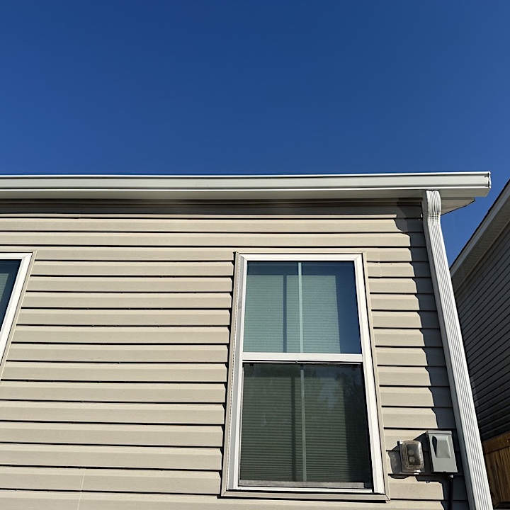 A gutter repair and replacement on a vinyl house on the back in Summerville.