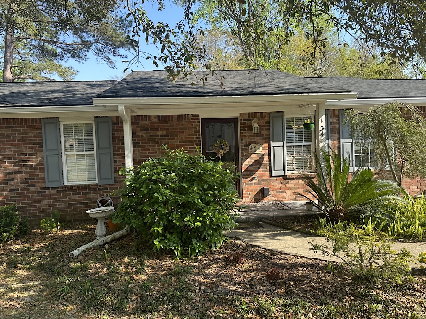 Seamless gutters on a brick ranch home in Goose Creek SC