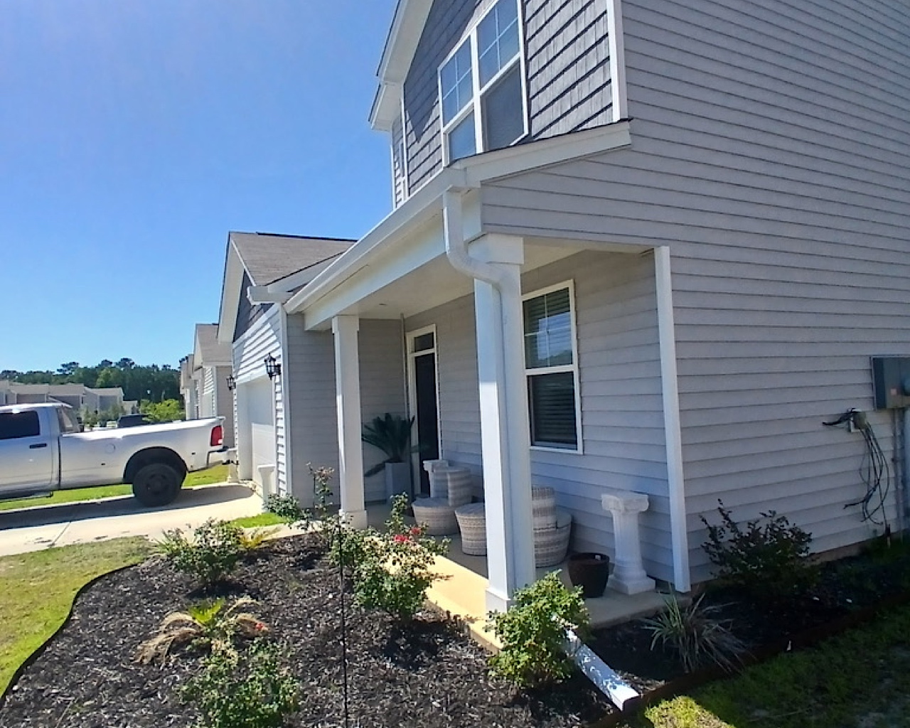 Showing seamless rain gutters near me in the Summerville, SC area.